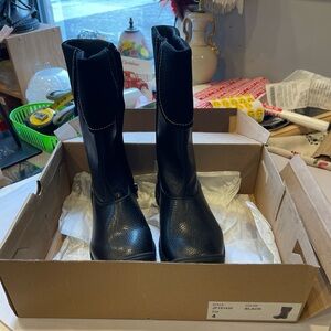 khombu boots child’s/ girl Size 4 Black , Winter Boots , Zipped Up Boots